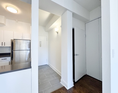 235 West 22nd Street - Photo Thumbnail 6