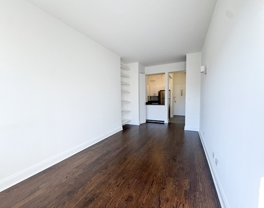 235 West 22nd Street - Photo Thumbnail 3