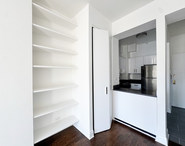 235 West 22nd Street - Photo Thumbnail 2