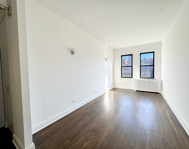 235 West 22nd Street - Photo Thumbnail 5