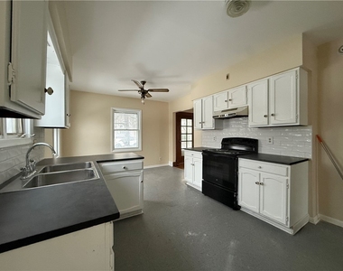 127 W Main Street - Photo Thumbnail 4