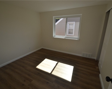 405 Garfield Avenue - Photo Thumbnail 8
