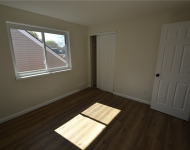 405 Garfield Avenue - Photo Thumbnail 9