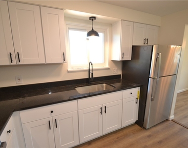 405 Garfield Avenue - Photo Thumbnail 3