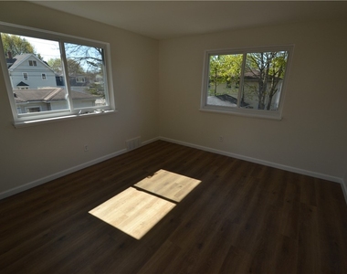 405 Garfield Avenue - Photo Thumbnail 10