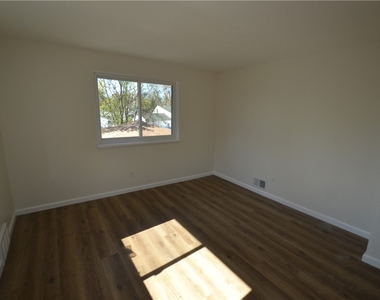 405 Garfield Avenue - Photo Thumbnail 12
