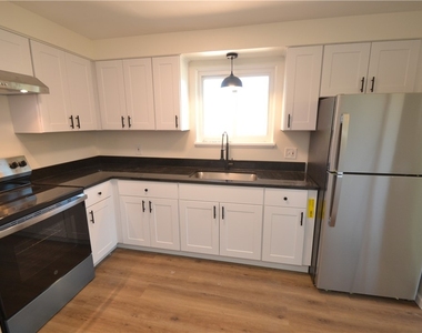 405 Garfield Avenue - Photo Thumbnail 2