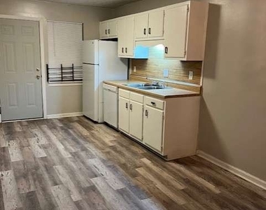 192 Kimberly Way Sw - Photo Thumbnail 2