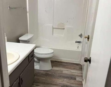 192 Kimberly Way Sw - Photo Thumbnail 4