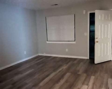 192 Kimberly Way Sw - Photo Thumbnail 1