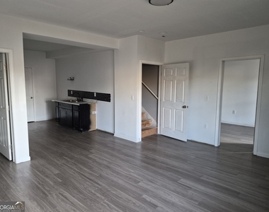 1506 Charcoal Ives Road - Photo Thumbnail 7