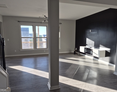 1506 Charcoal Ives Road - Photo Thumbnail 4