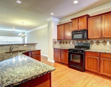 12820 Doe Drive - Photo Thumbnail 10