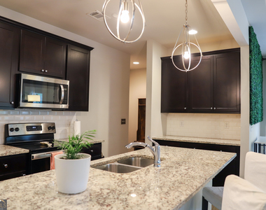 402 Mulberry Row Se - Photo Thumbnail 3
