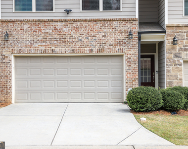 402 Mulberry Row Se - Photo Thumbnail 2