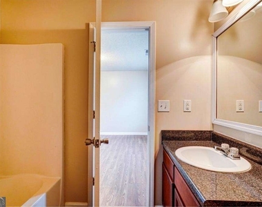 2837 Laurel Ridge Circle - Photo Thumbnail 16