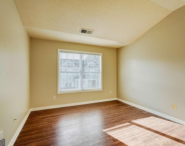 2837 Laurel Ridge Circle - Photo Thumbnail 6