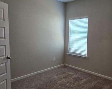 326 Melody Lane - Photo Thumbnail 15