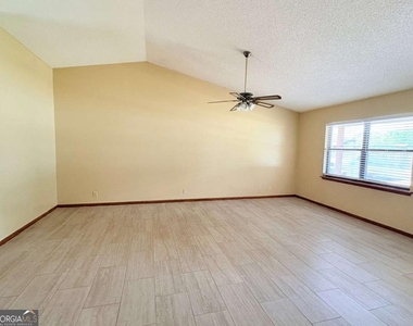 603 Plantation Village Drive - Photo Thumbnail 6