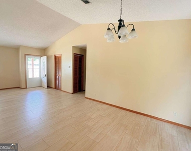 603 Plantation Village Drive - Photo Thumbnail 10