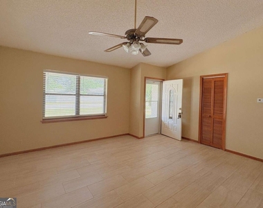 603 Plantation Village Drive - Photo Thumbnail 8