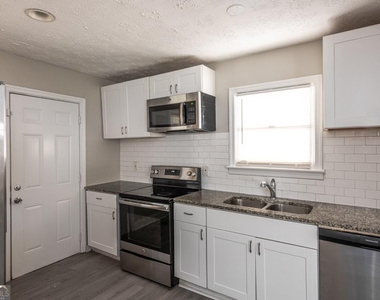 2153 Burroughs Avenue Se - Photo Thumbnail 7
