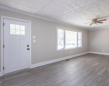 2153 Burroughs Avenue Se - Photo Thumbnail 4