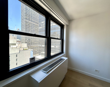 East 39th Street - Photo Thumbnail 4