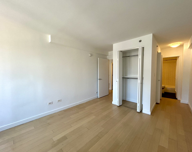 East 39th Street - Photo Thumbnail 7