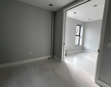 Stanton Street - Photo Thumbnail 1