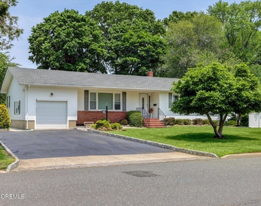 125 Beechwood Avenue - Photo Thumbnail 3