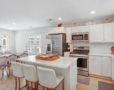 19 Cummins Street - Photo Thumbnail 12