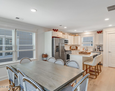 19 Cummins Street - Photo Thumbnail 7