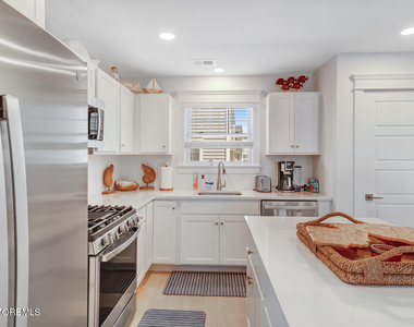 19 Cummins Street - Photo Thumbnail 11