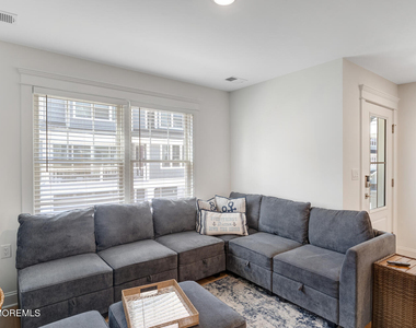 19 Cummins Street - Photo Thumbnail 6