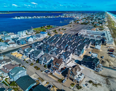 19 Cummins Street - Photo Thumbnail 36