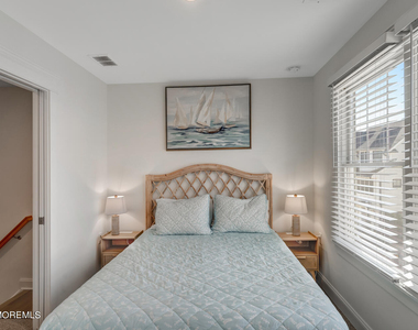 19 Cummins Street - Photo Thumbnail 20