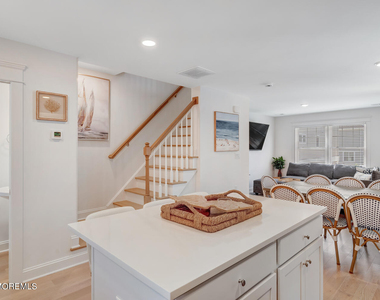 19 Cummins Street - Photo Thumbnail 13