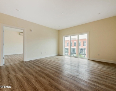700 Bangs Avenue - Photo Thumbnail 8