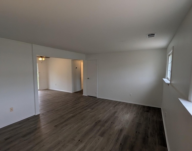 226 Sawmill Road - Photo Thumbnail 2