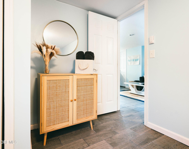 13 Decatur Avenue - Photo Thumbnail 19