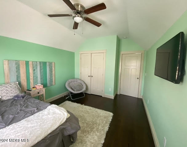 305 Newark Avenue - Photo Thumbnail 11
