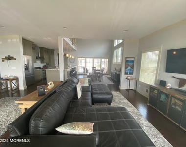 305 Newark Avenue - Photo Thumbnail 8