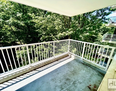 West 246th Street - Photo Thumbnail 6