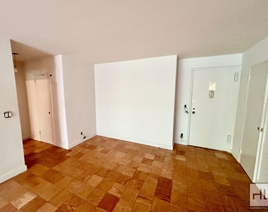 West 246th Street - Photo Thumbnail 9