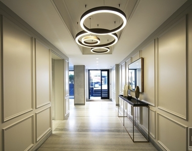 East 51st Street - Photo Thumbnail 8