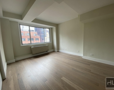 East 51st Street - Photo Thumbnail 2