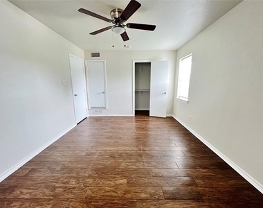 114 Southmanor Court - Photo Thumbnail 11