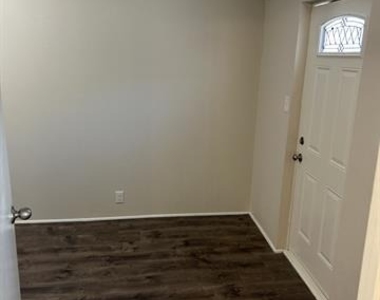 6318 Belgrade Avenue - Photo Thumbnail 7