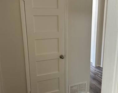 6318 Belgrade Avenue - Photo Thumbnail 16